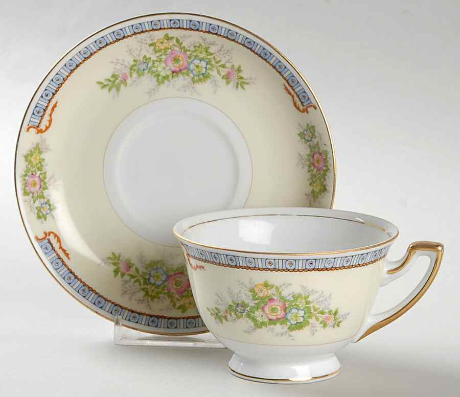 Cecil Footed Cup & Saucer Set by Meito-1