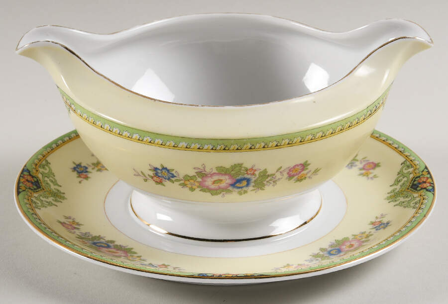 Clarence Gravy Boat with Attached Underplate by Meito-1