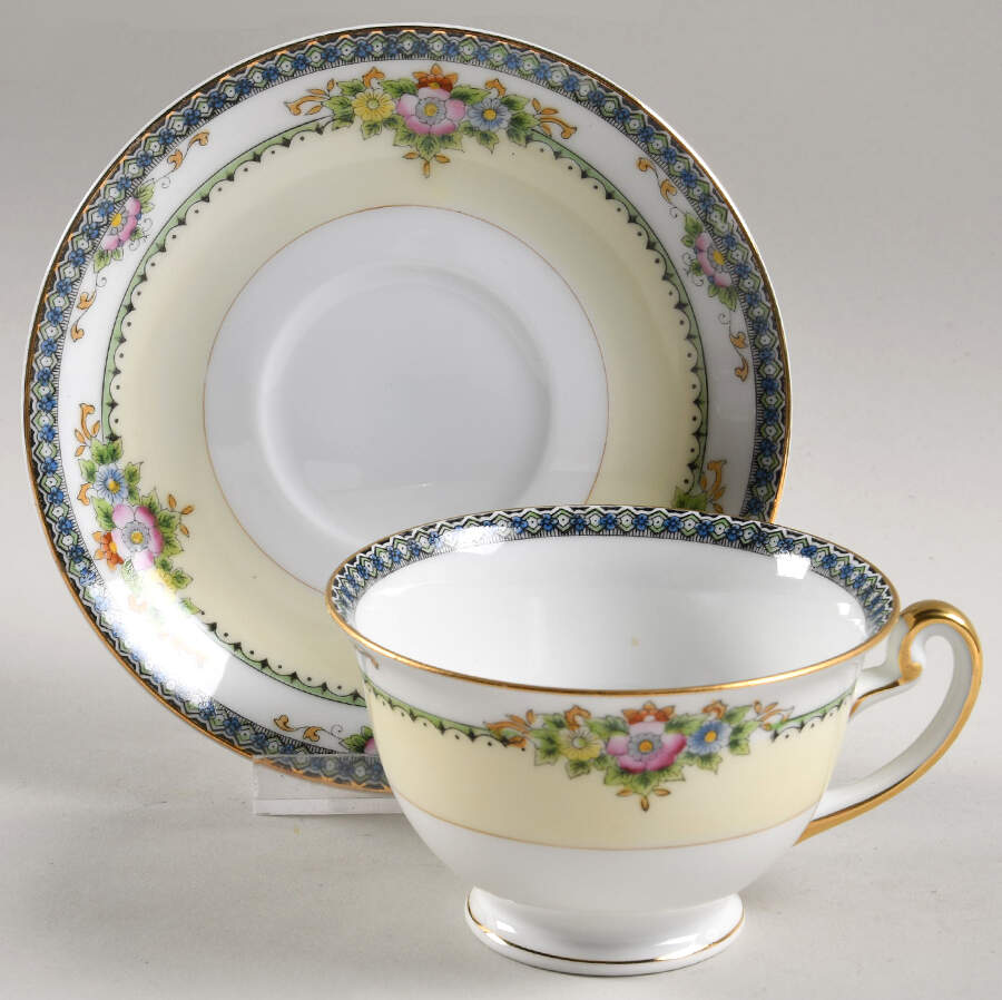 Delano Footed Cup & Saucer Set by Meito-1