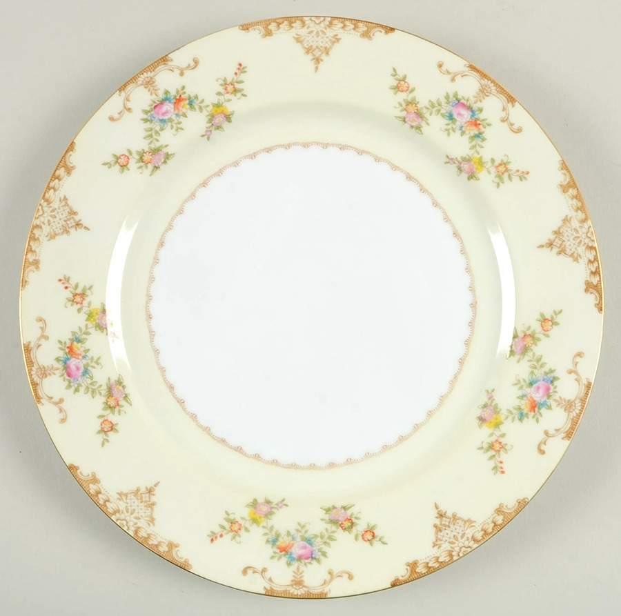 Marie Dinner Plate by Meito-1
