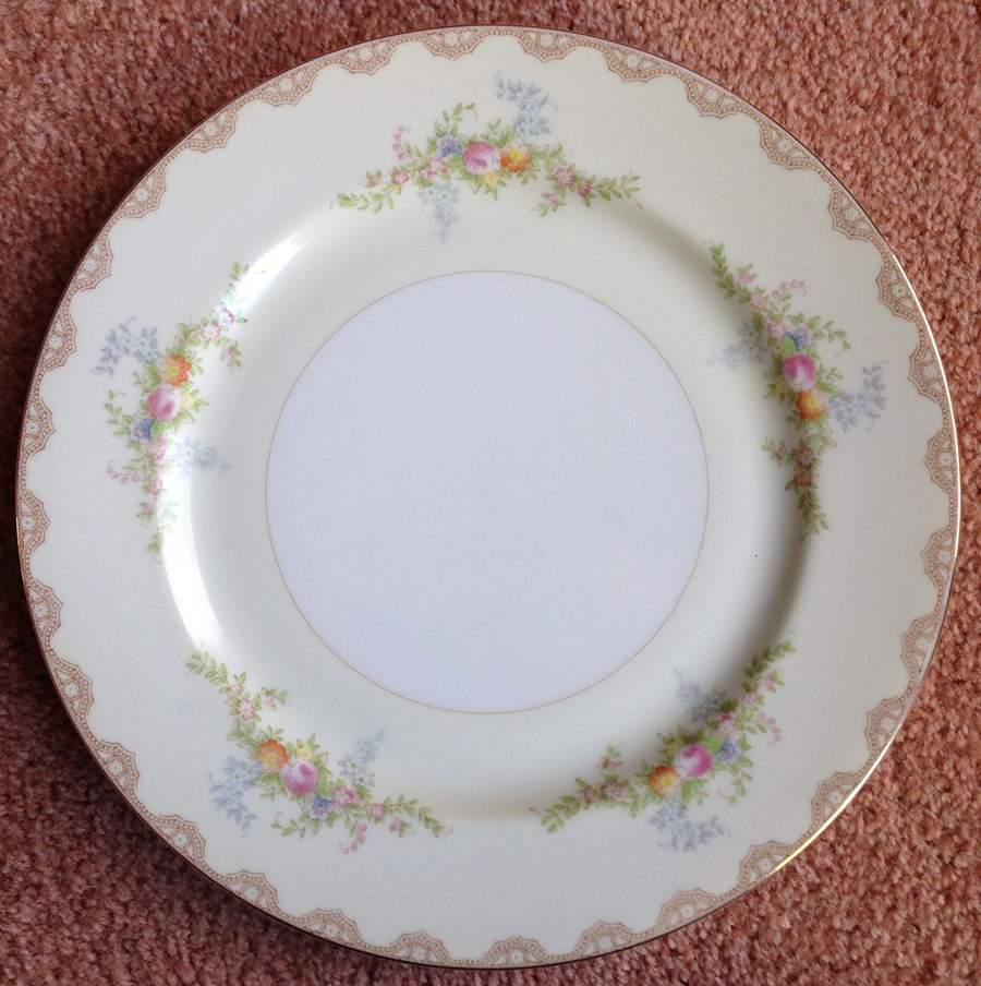 V1599 Dinner Plate by Meito-1