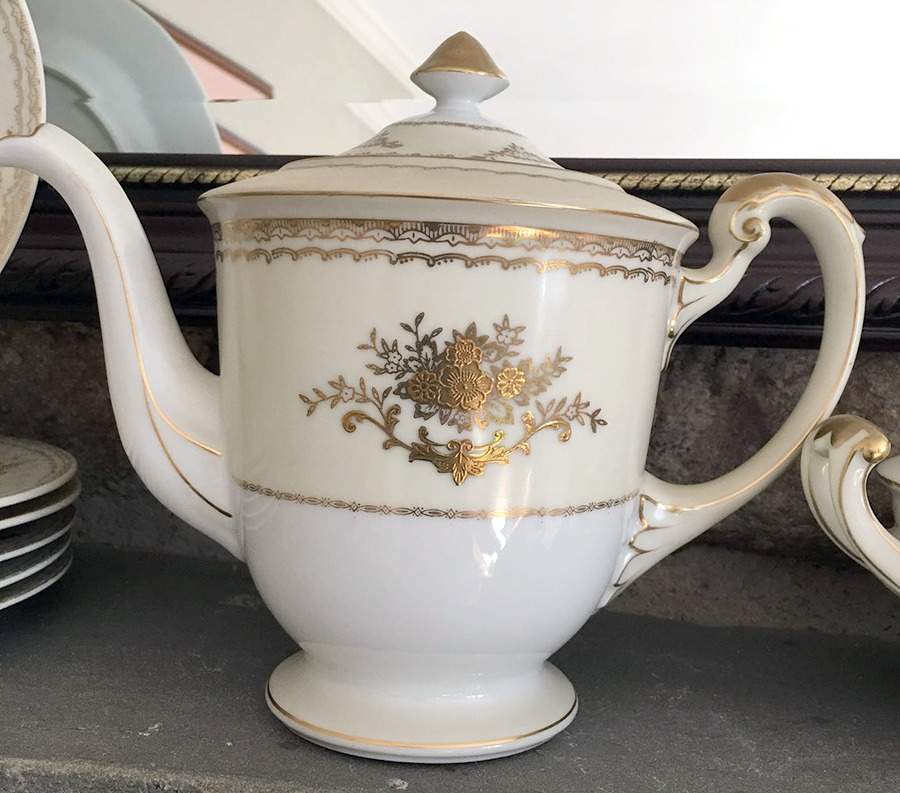 Monterey (Empire) Coffee Pot & Lid by Meito-1