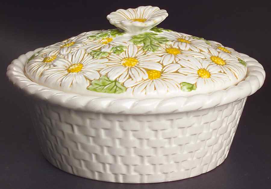 Sculptured Daisy 1.5 Qt Round Covered Casserole by Metlox - Poppytrail - Vernon-1