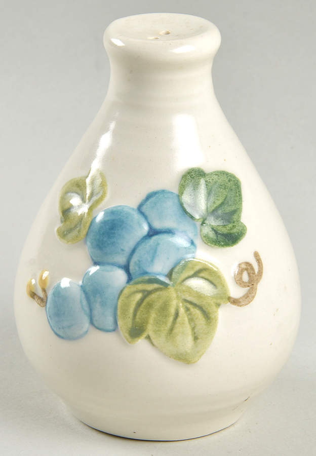 Sculptured Grape Salt Shaker by Metlox - Poppytrail - Vernon-1