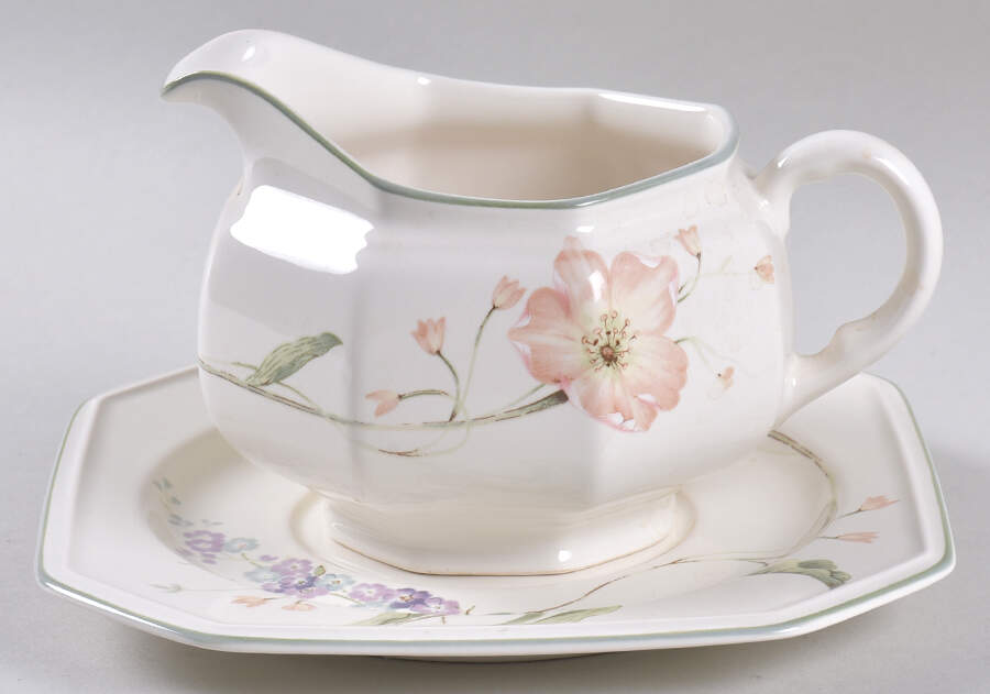 Amsterdam Gravy Boat & Underplate by Mikasa-1