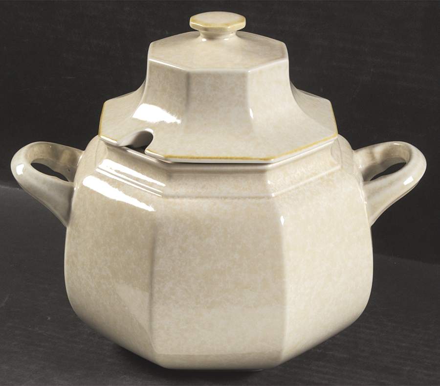Avante Ivory Octagonal Tureen & Lid by Mikasa-1