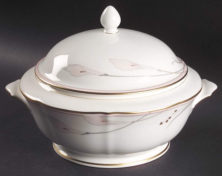 Bellamy 2 Qt Round Covered Casserole by Mikasa-1