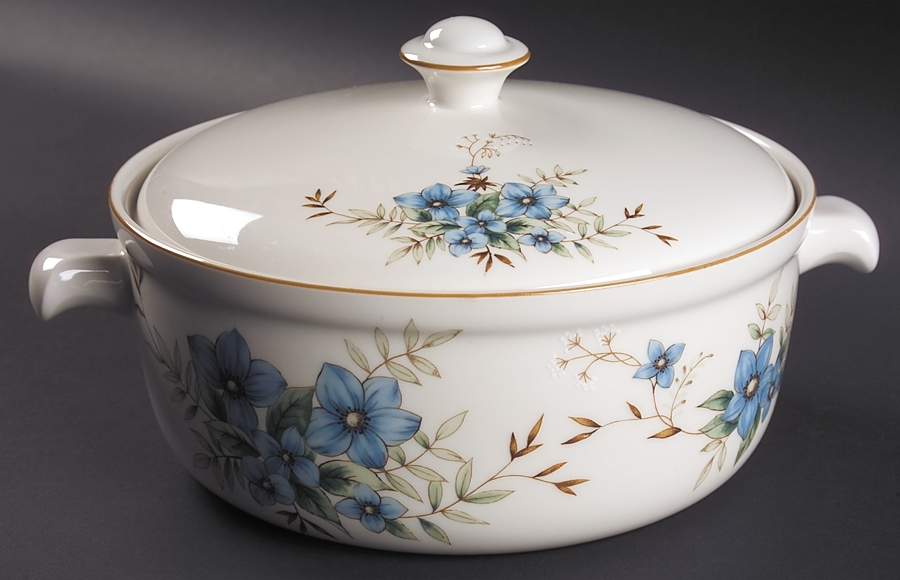 Day Dreams 2.5 Qt Round Covered Casserole by Mikasa-1