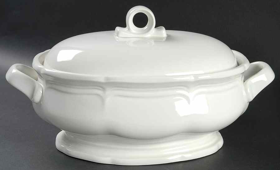 French Countryside 2.5 Quart Oval Covered Casserole by Mikasa-1