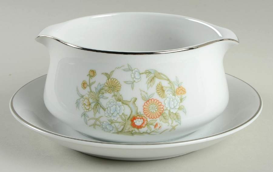 Kabuki Round Gravy Boat/Attached Underplate by Mikasa-1