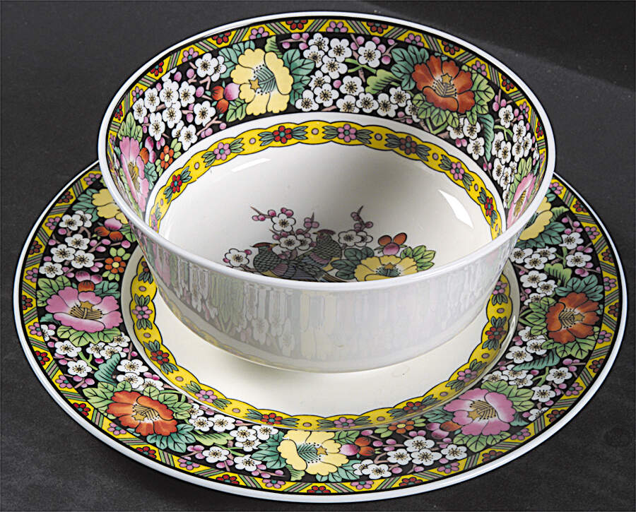 Kutani Bird Gravy Boat with Attached Underplate by Mikasa-1