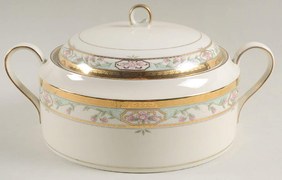 Merrick 2.5 Qt Round Covered Casserole by Mikasa-1