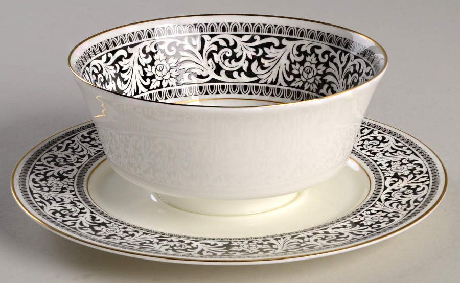 Oxford Gravy Boat with Attached Underplate by Mikasa-1