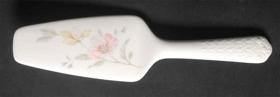 Pastel Garden Solid Ceramic Pie/Cake Server by Mikasa-1