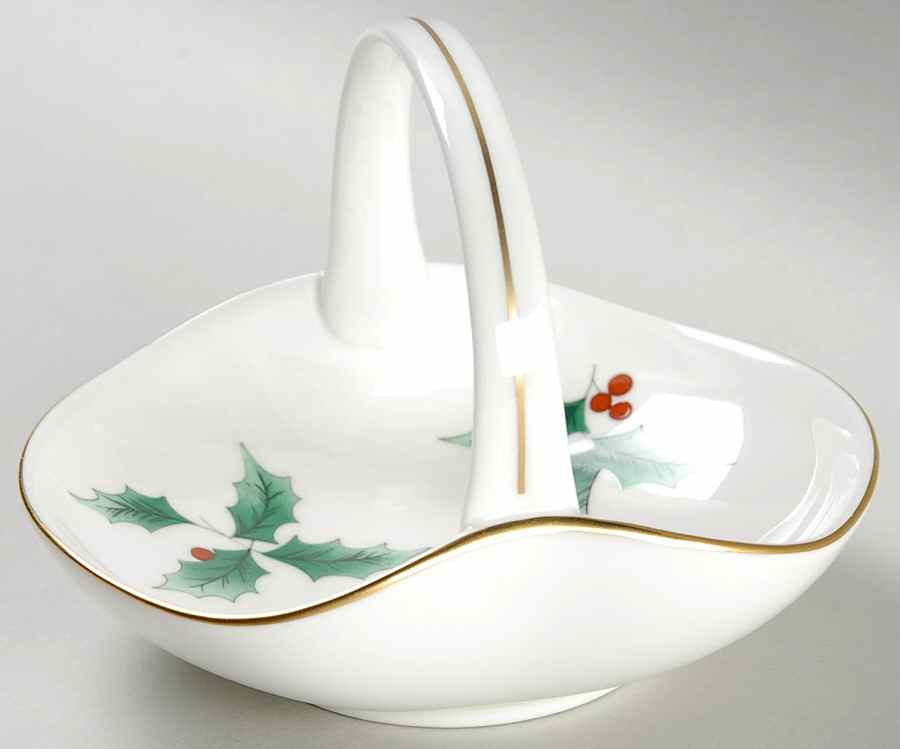 Ribbon Holly Small Basket by Mikasa-1