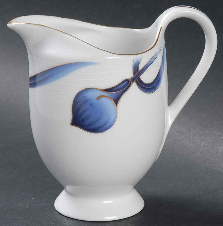 Sapphire Silhouette Creamer by Mikasa-1