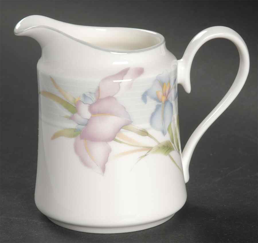 Sea Flower Creamer by Mikasa-1