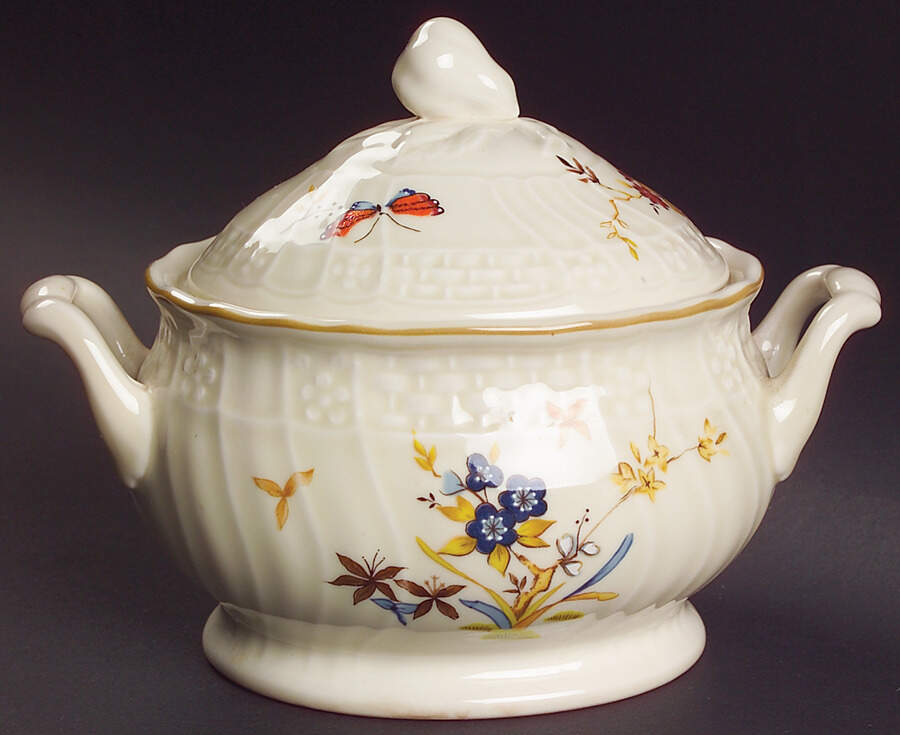 Shangri-La (D1001, Fine Ivory) Sugar Bowl & Lid by Mikasa-1