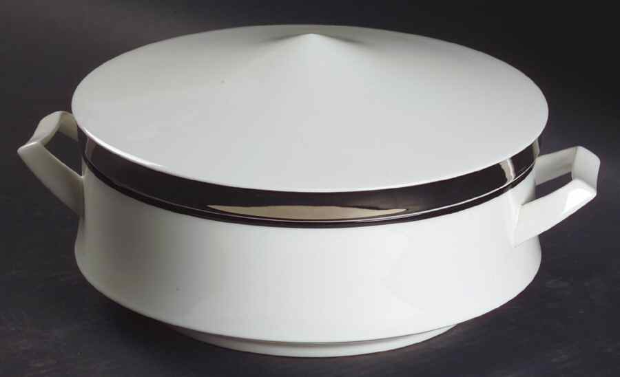 Solitude 1.5 Qt Round Covered Casserole by Mikasa-1