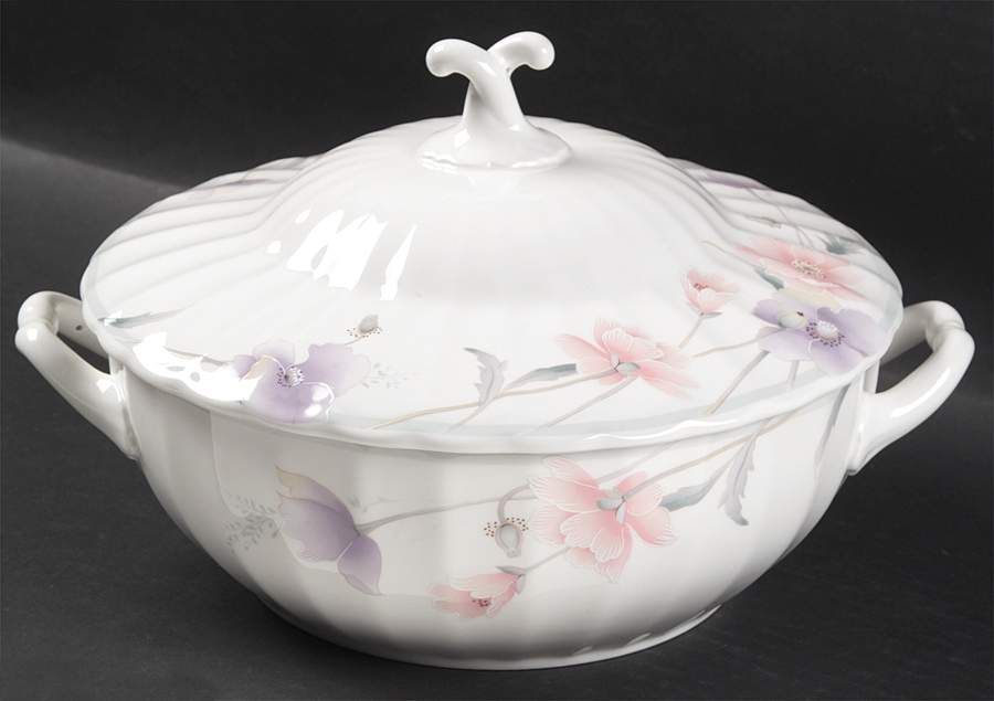 Tremont (CAJ03, Maxima) 2.25 Qt Round Covered Casserole by Mikasa-1