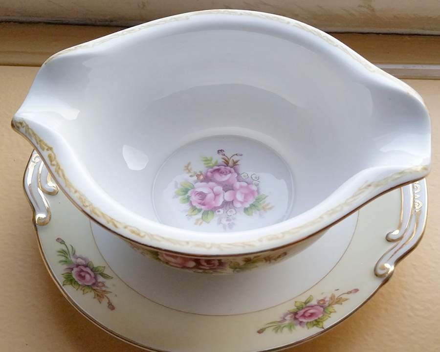 MRU2 Gravy Boat with Attached Underplate by Maruichi-1