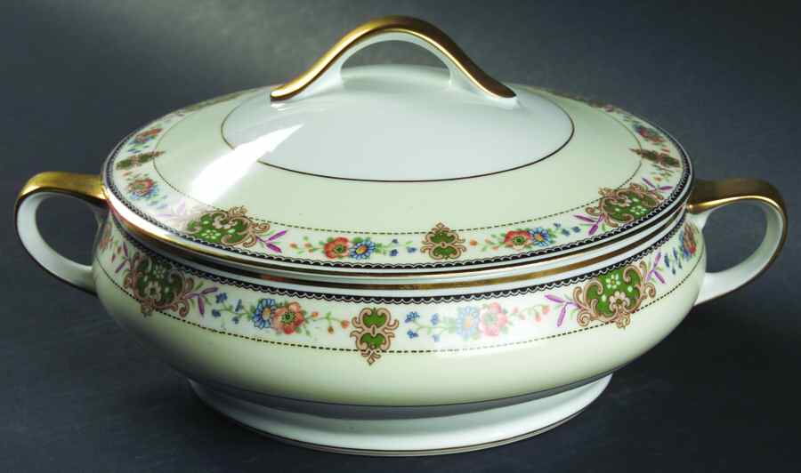 MUE26 Round Covered Vegetable by Paul Muller-1