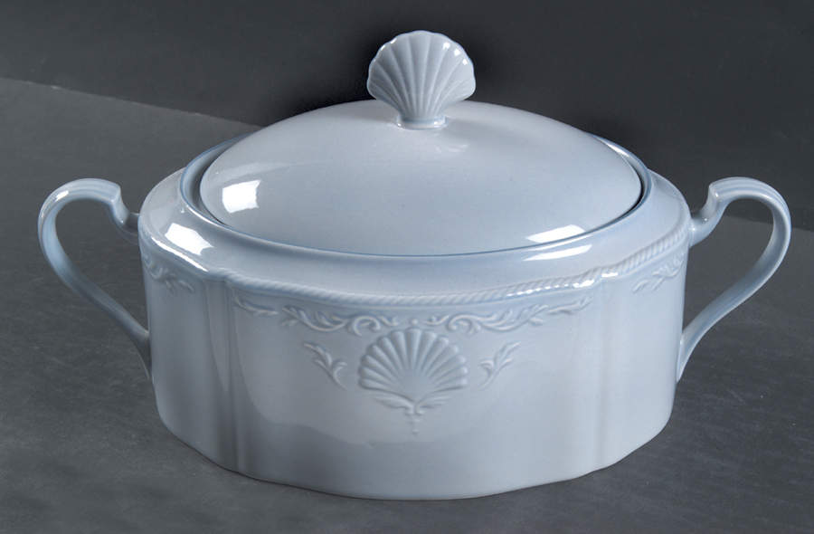 South Hampton Blue 2 Quart Oval Covered Casserole by Mikasa-1