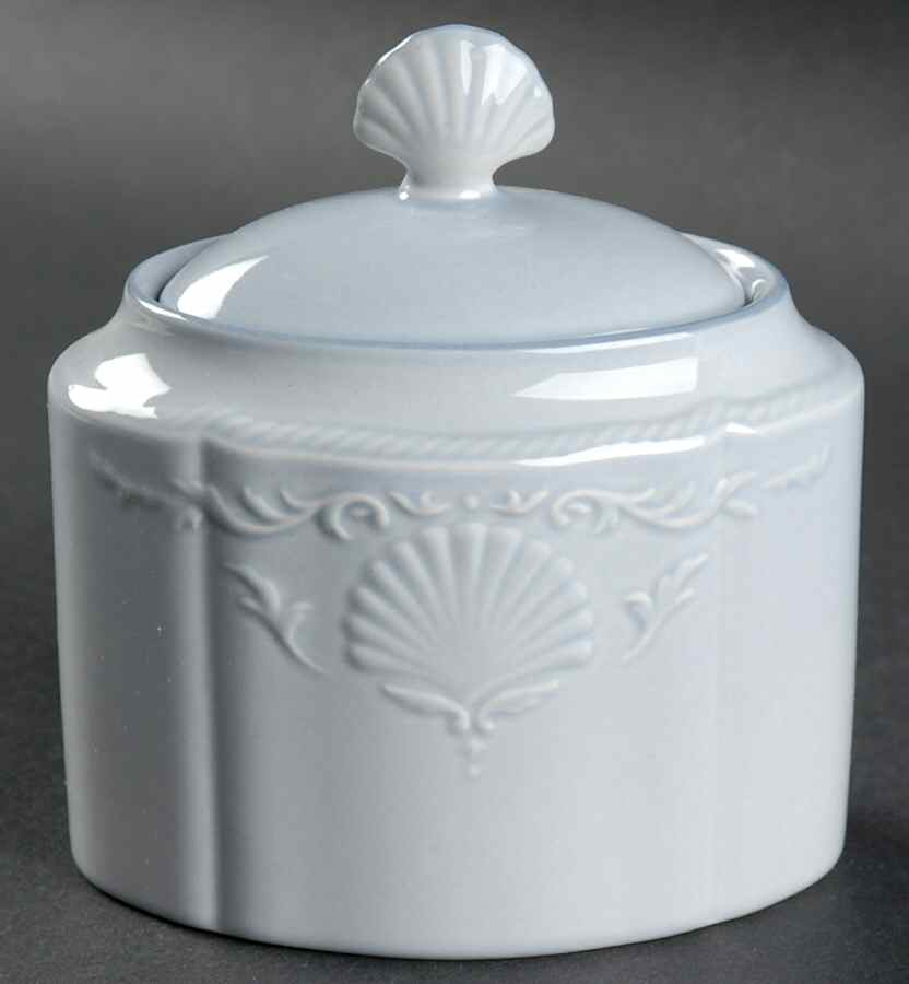 South Hampton Blue Sugar Bowl & Lid by Mikasa-1