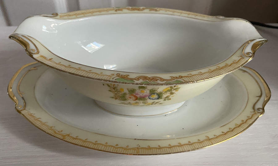 MSJ10 Gravy Boat with Attached Underplate by MS (Japan)-1