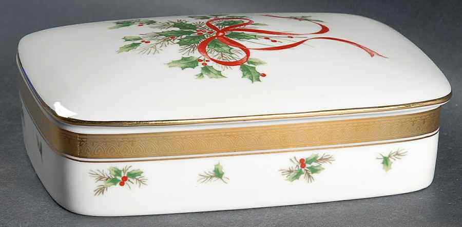 Palatial Holly Gold Rectangular Box with Lid by Mikasa-1