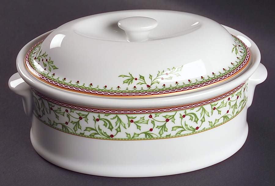 Holiday Traditions 2 Quart Oval Covered Casserole by Mikasa-1