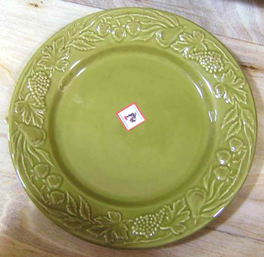 M2A7 Green Dinner Plate by Matceramica-1