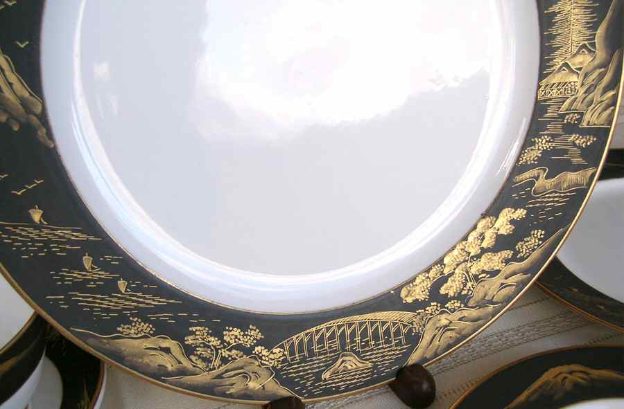 MKI1 Dinner Plate by Miki-1