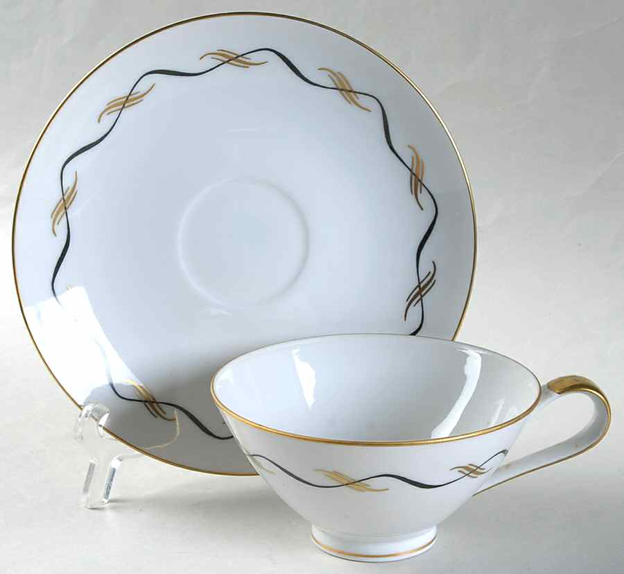 Heritage Footed Cup & Saucer Set by Narumi-1