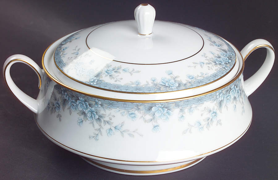 Avalon Round Covered Vegetable by Noritake-1