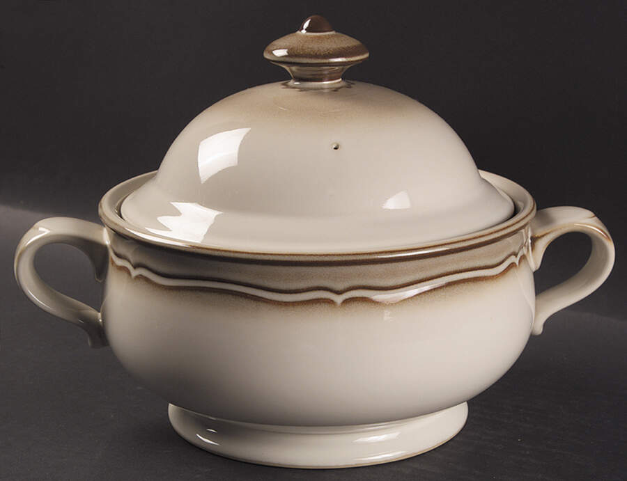 Festival 2 Qt Round Covered Casserole by Noritake-1