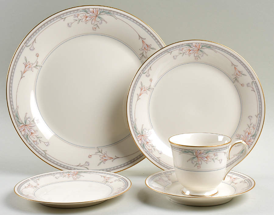 Orient Point 5 Piece Place Setting by Noritake-1