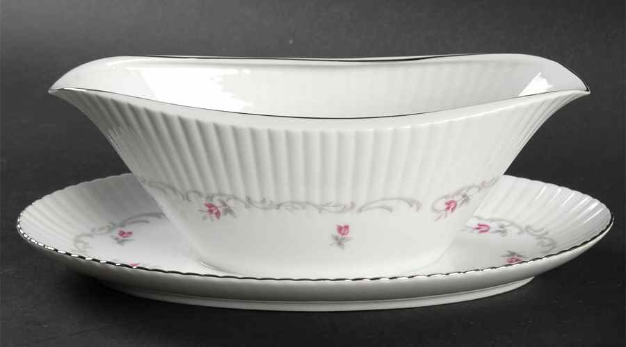 Parisienne Gravy Boat with Attached Underplate by Nagoya Shokai-1