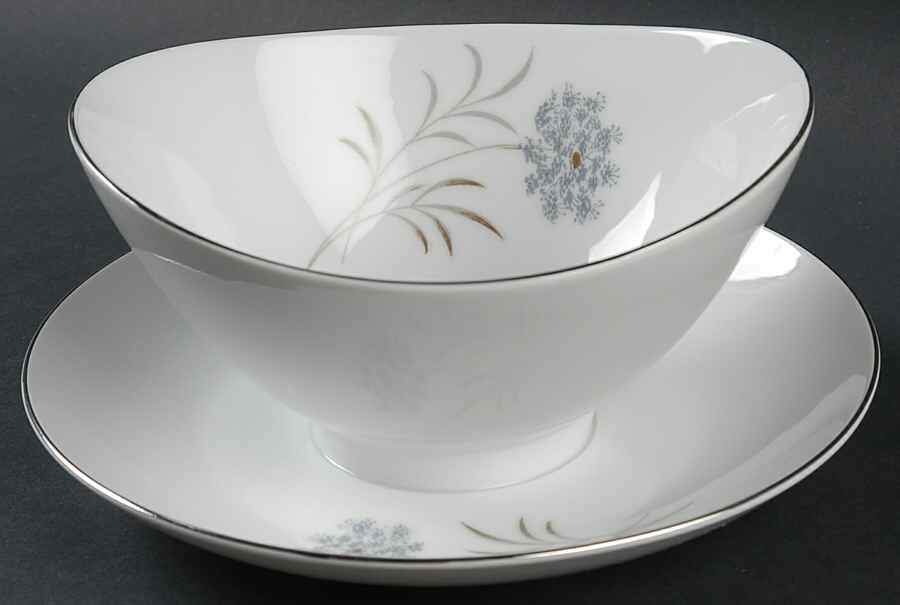 Harriet Gravy Boat with Attached Underplate by Narumi-1