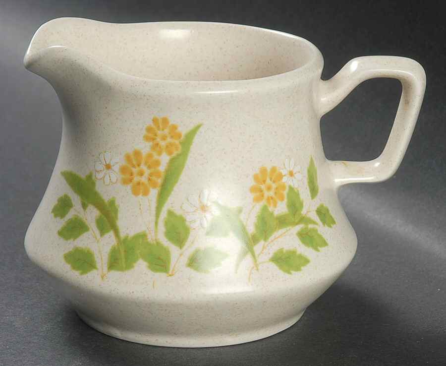 Daisies Creamer by Nikko-1