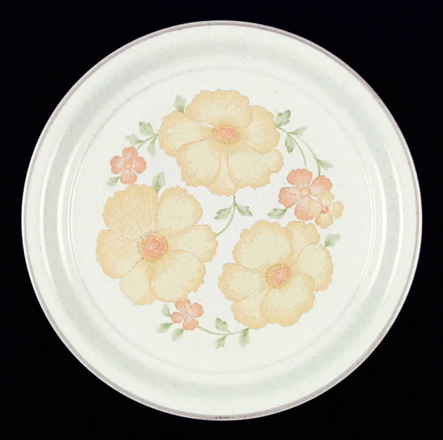 Hibiscus Dinner Plate by Nitto-1
