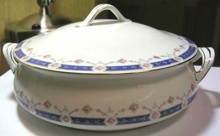 La Rosa (White Background) Round Covered Vegetable by National China (USA)-1