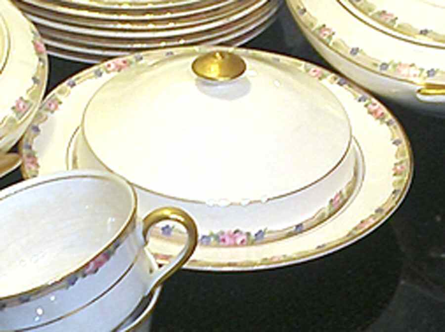 Nai24 Round Covered Butter by National China (USA)-1