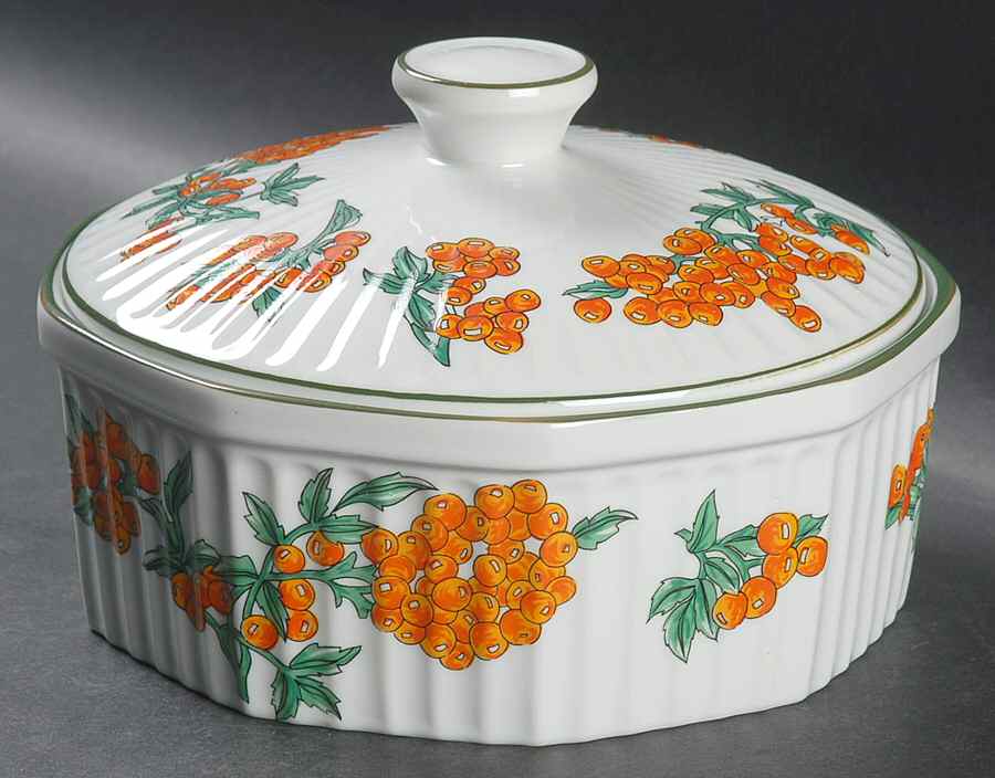 Berry Patch 1.5 Qt Round Covered Casserole by New Trends-1