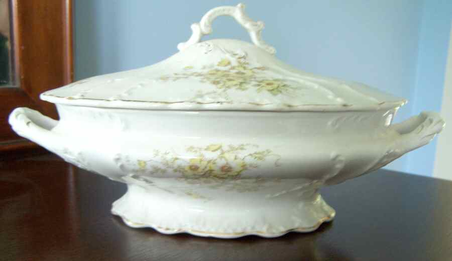 NAI33 Oval Covered Vegetable by National China (USA)-1