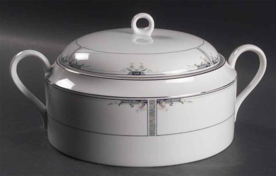 Luxury Garden Round Covered Vegetable by Oscar De La Renta-1