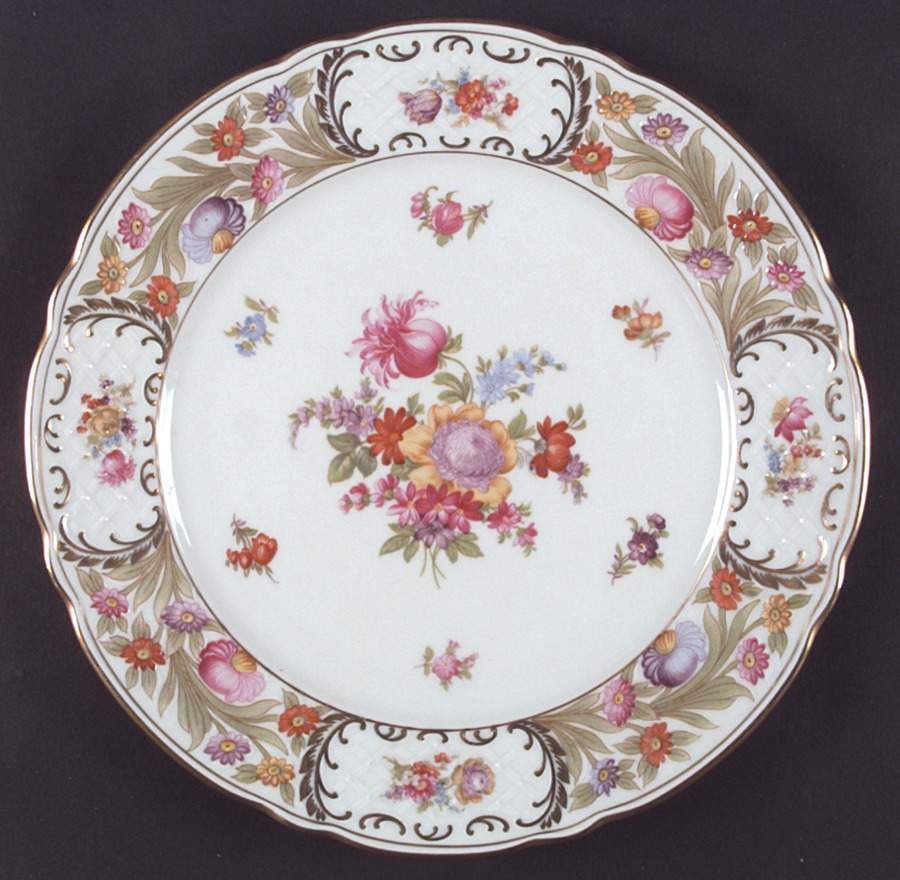 Royale Dinner Plate by Oscar De La Renta-1