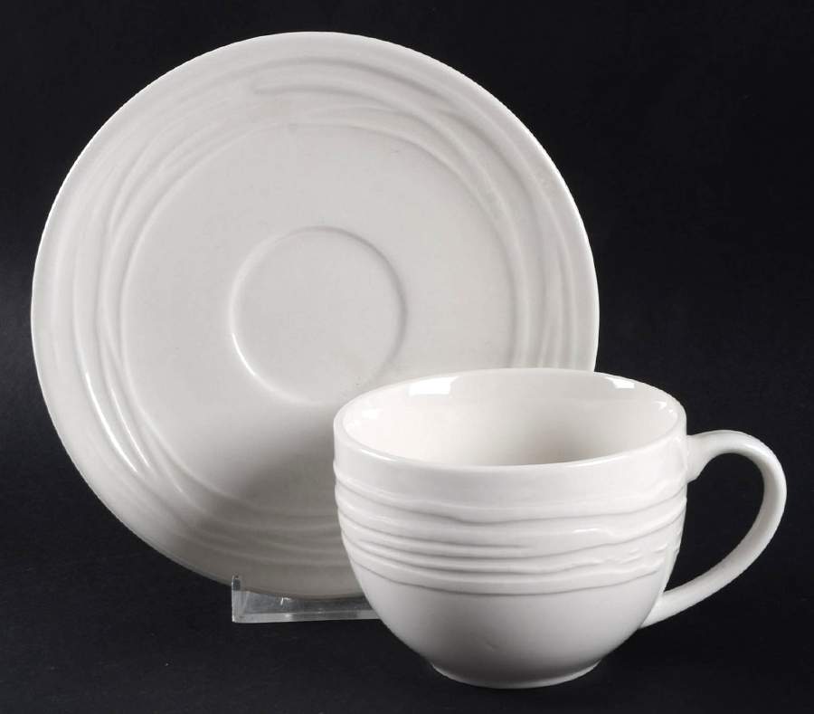 Verve Flat Cup & Saucer Set by Oneida-1