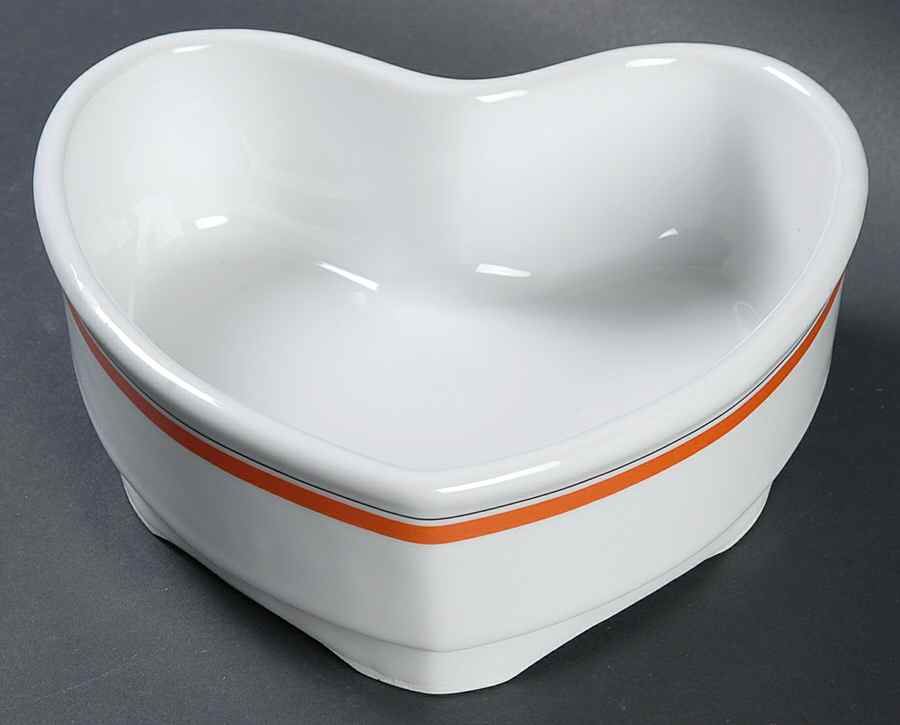 Bistrot Rust Orange 6" Heart Shaped Bowl by Porcelaine d'Auteuil-1
