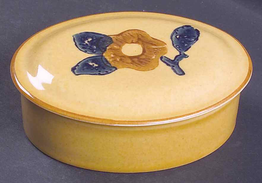 America (Discontinued 1989) Oval Box & Lid by Pfaltzgraff-1